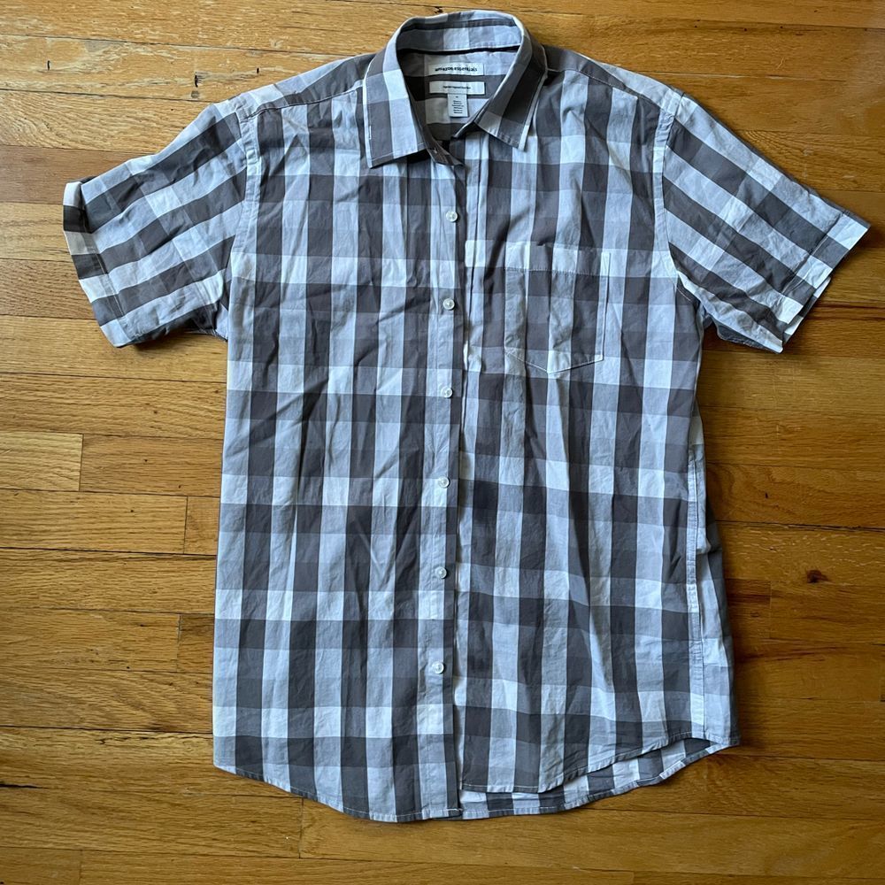 Men’s Checkered Button-down
